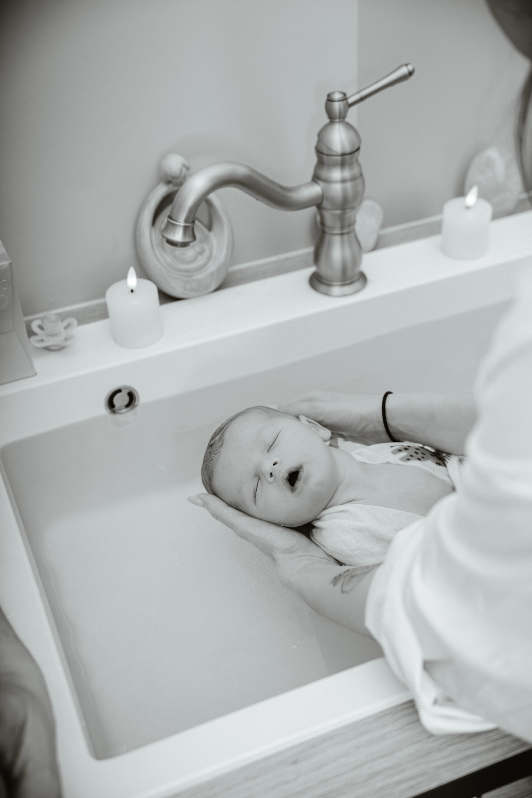 Mamanetmoi Photographe bain thérapeutique bébé séance naissance nouveau-né Avignon